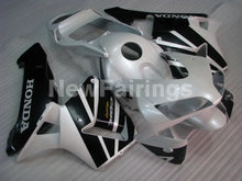 Carica l&#39;immagine nel visualizzatore di Gallery, Black and Pearl White Factory Style - CBR600RR 05-06 Fairing