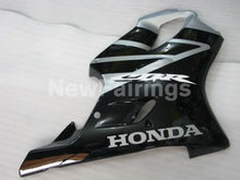 Carica l&#39;immagine nel visualizzatore di Gallery, Black and Silver Factory Style - CBR600 F4i 01-03 Fairing