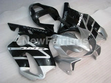 Carica l&#39;immagine nel visualizzatore di Gallery, Black and Silver Factory Style - CBR600 F4i 01-03 Fairing