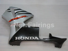 Carica l&#39;immagine nel visualizzatore di Gallery, Black and Silver Factory Style - CBR600RR 05-06 Fairing Kit