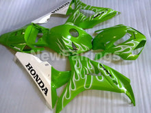 Carica l&#39;immagine nel visualizzatore di Gallery, Green and White Flame - CBR1000RR 06-07 Fairing Kit -