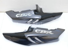 Carica l&#39;immagine nel visualizzatore di Gallery, Grey and Black Factory Style - CBR 900 RR 96-97 Fairing Kit