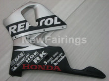 Carica l&#39;immagine nel visualizzatore di Gallery, Matte Black and Silver Repsol - CBR 919 RR 98-99 Fairing Kit