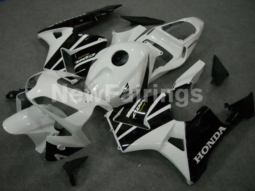 Pearl White and Black Factory Style - CBR600RR 03-04 Fairing