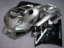 Carica l&#39;immagine nel visualizzatore di Gallery, Silver and Black Factory Style - CBR600 F2 91-94 Fairing Kit