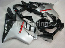 Carica l&#39;immagine nel visualizzatore di Gallery, Silver Black Factory Style - CBR600 F4i 01-03 Fairing Kit -