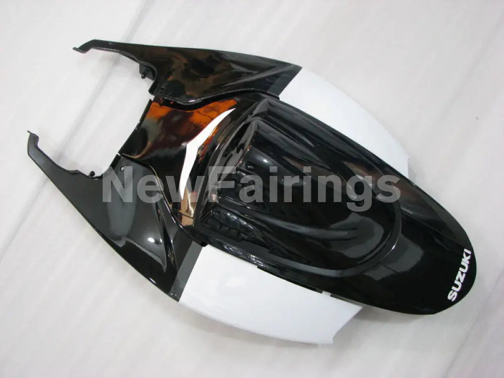White and Black Corona - GSX-R600 06-07 Fairing Kit -