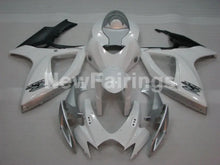 Carica l&#39;immagine nel visualizzatore di Gallery, White and Silver Factory Style - GSX-R600 06-07 Fairing Kit