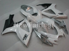Carica l&#39;immagine nel visualizzatore di Gallery, White and Silver Factory Style - GSX-R600 06-07 Fairing Kit